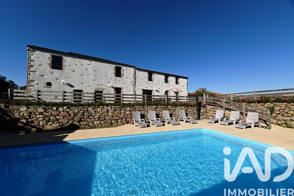 Le-Poire-Sur-Vie - 251m² - 13p. - 6ch.