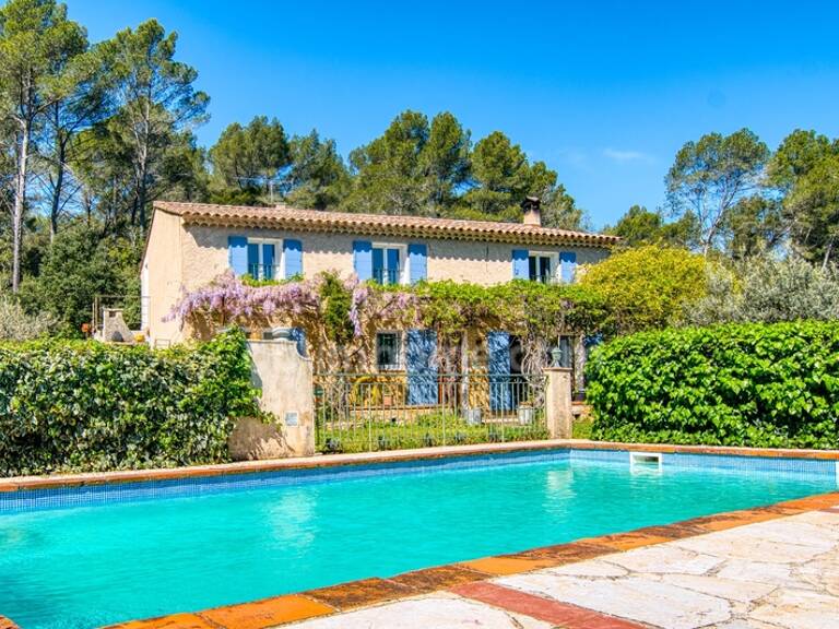 Grande propriété avec dépendances sur 1,6 ha — photo 1