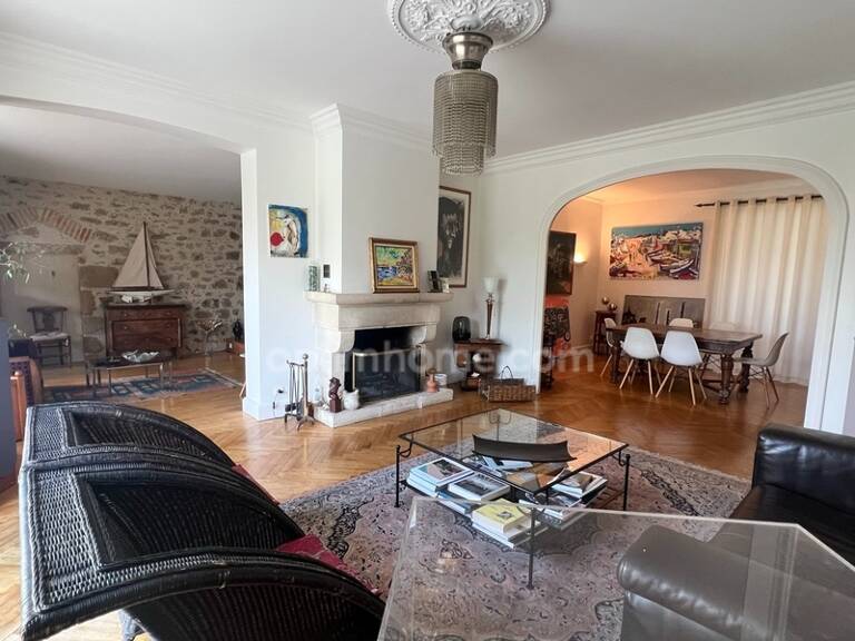 Maison à vendre 10 pièces MORTAGNE SUR SEVRE (85) — photo 1