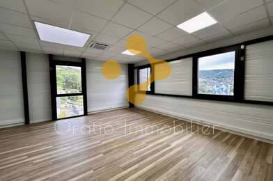 Bureau 1 pièces 900 €