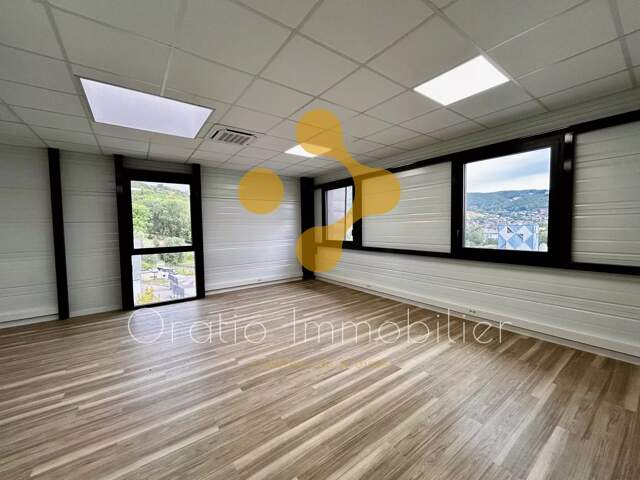 Bureau neuf à louer POISY 50m² — photo du bien