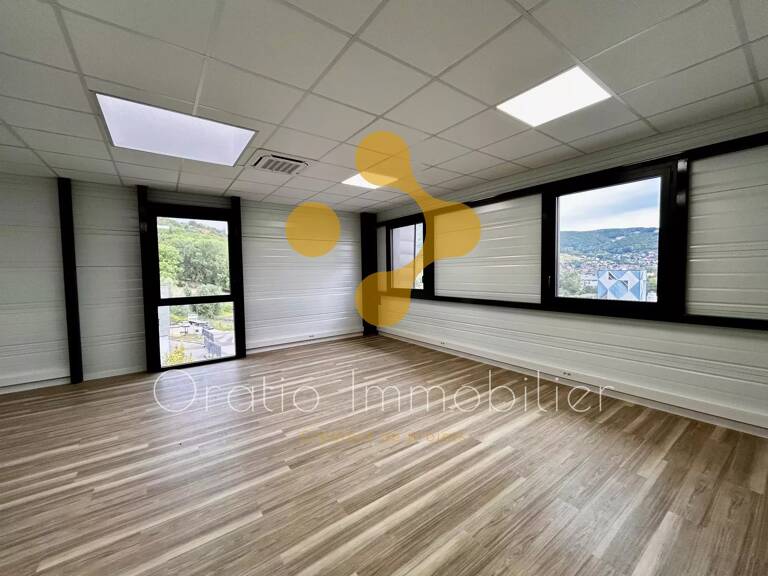 Bureau neuf à louer POISY 50m² — photo 1