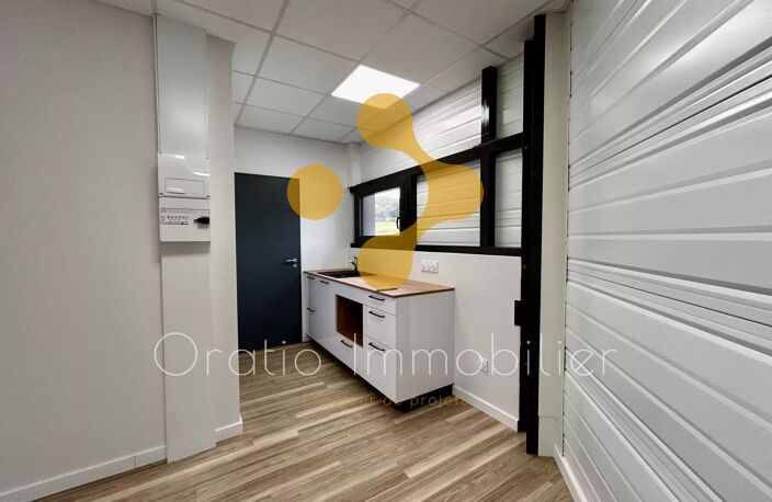 Bureau neuf à louer POISY 50m² — photo 3