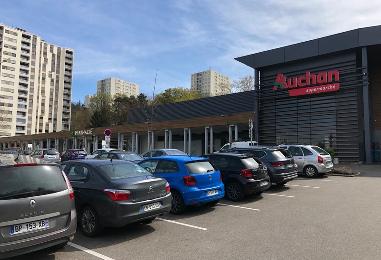 Dpt Rhône (69), à vendre LYON 5EME ARRONDISSEMENT MURS Local commercial de 87m2 dans la galerie marchande Auchan Champvert — photo 1