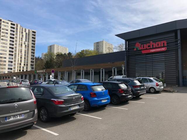 Dpt Rhône (69), à vendre LYON 5EME ARRONDISSEMENT MURS Local commercial de 87m2 dans la galerie marchande Auchan Champvert — photo du bien
