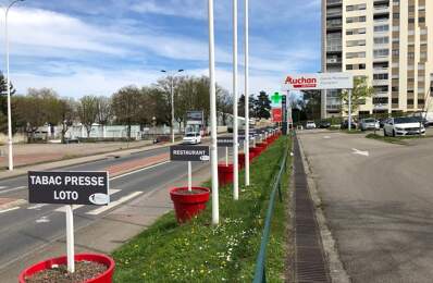 Dpt Rhône (69), à louer LYON 5EME Local commercial de 87m2 dans la galerie marchande Auchan Champvert — photo du bien