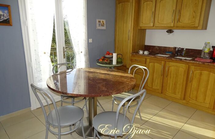 Maison de pays Condat Sur Vezere 10 pièce(s) 236.05 m2 — photo 4