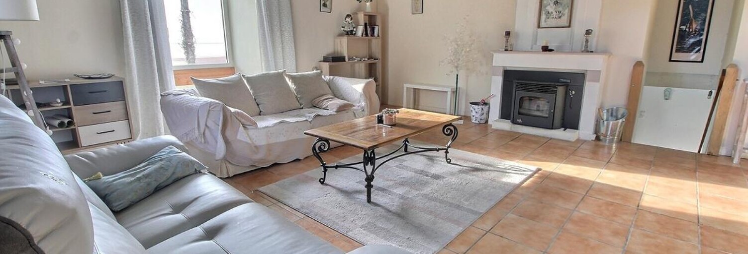 Maison 5 Pièces 161 m² à vendre à Chenac-Saint-Seurin-d'Uzet (17120)