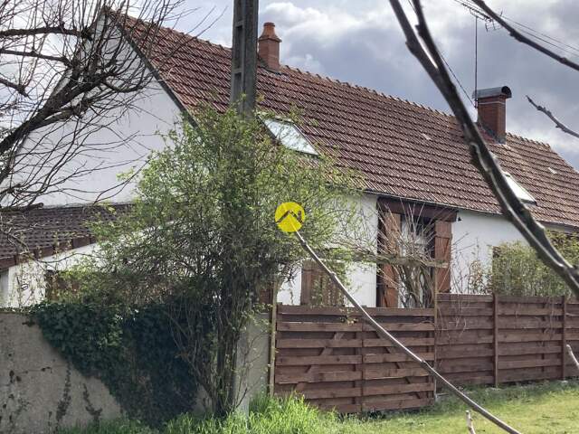 LONGERE ATYPIQUE 5 PIECES ET 1 HA — photo du bien