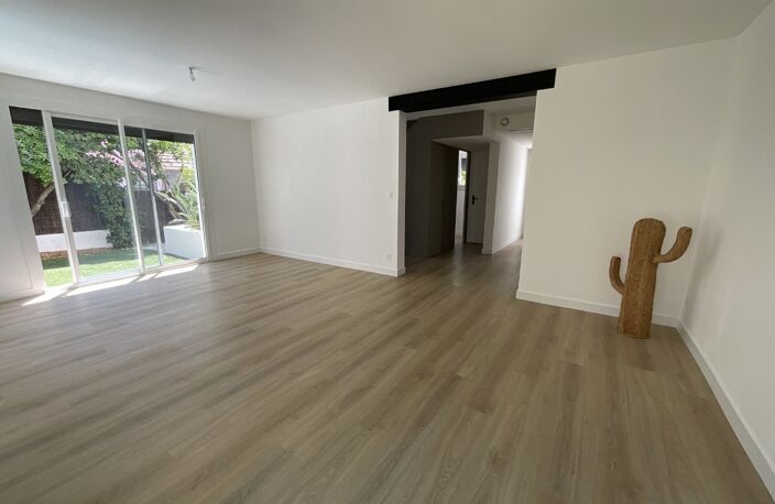 Villa — photo 2