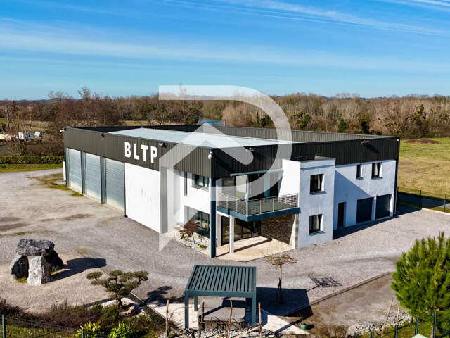Local d'activité de 700 m² avec appartement T4 - BELLOCQ — photo du bien