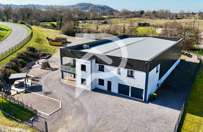 Local d'activité de 700 m² avec appartement T4 - BELLOCQ — photo 2