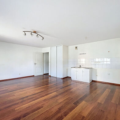 Appartement 3 pièces 213600 €