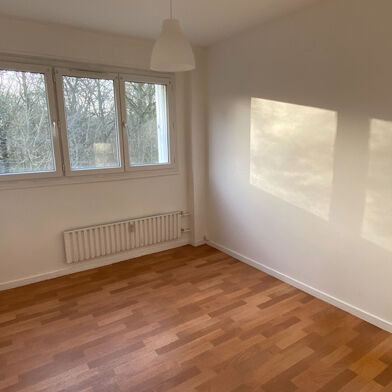 Appartement 6 pièces 930 €