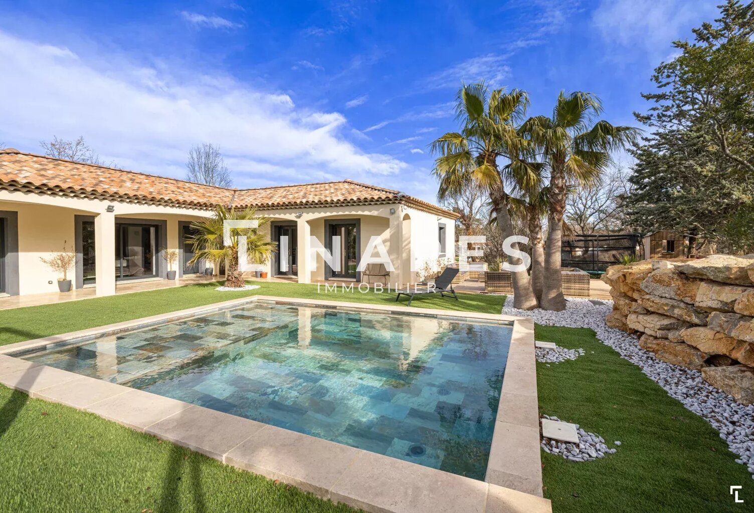 LA SAINTE BEAUME - Villa T6 162m2 - Piscine - Terrain 1200m2 - 8 — photo 1