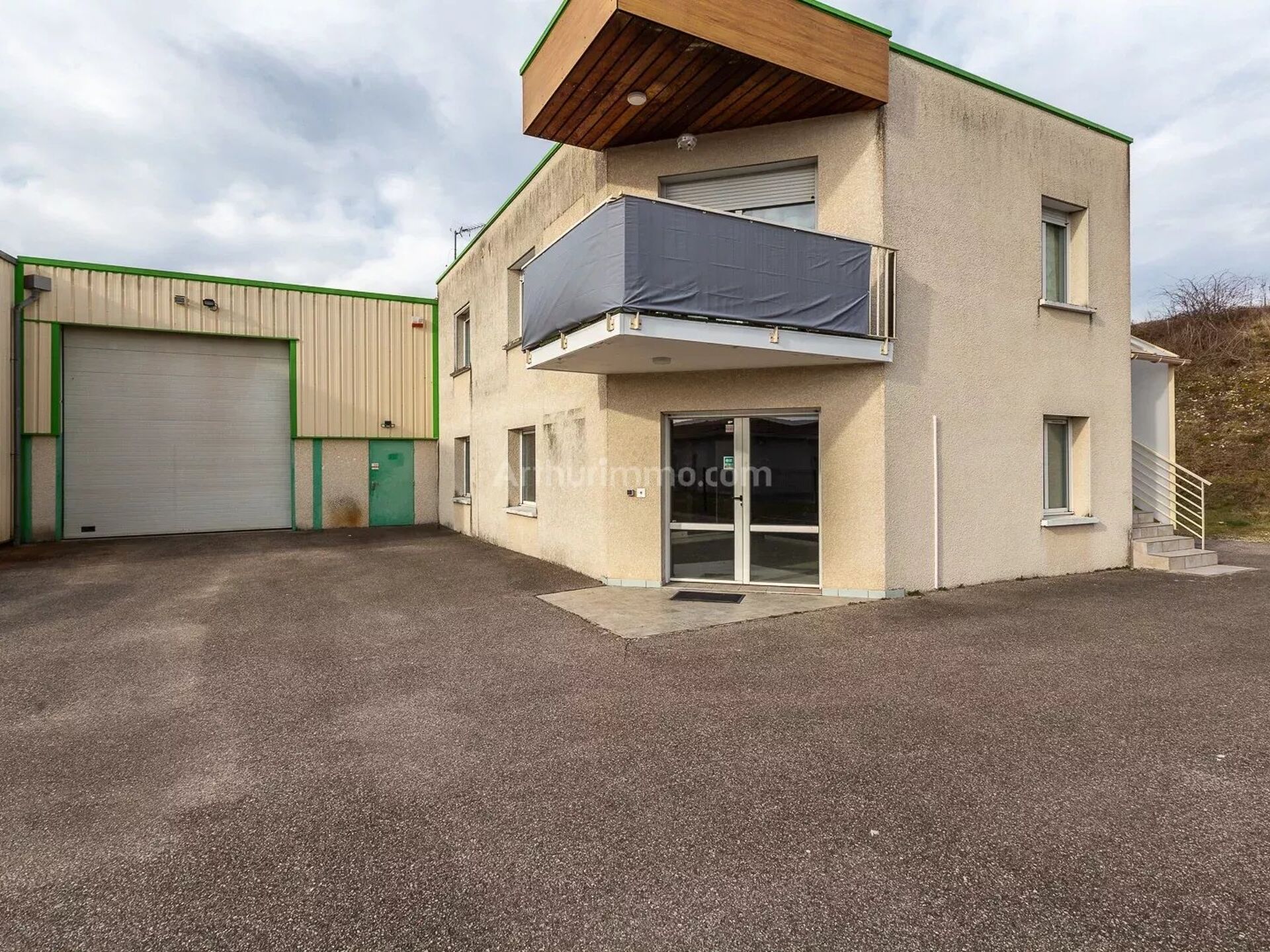 Local commercial 440 m² · à Arandon-Passins · 440 m² · 449 000 €