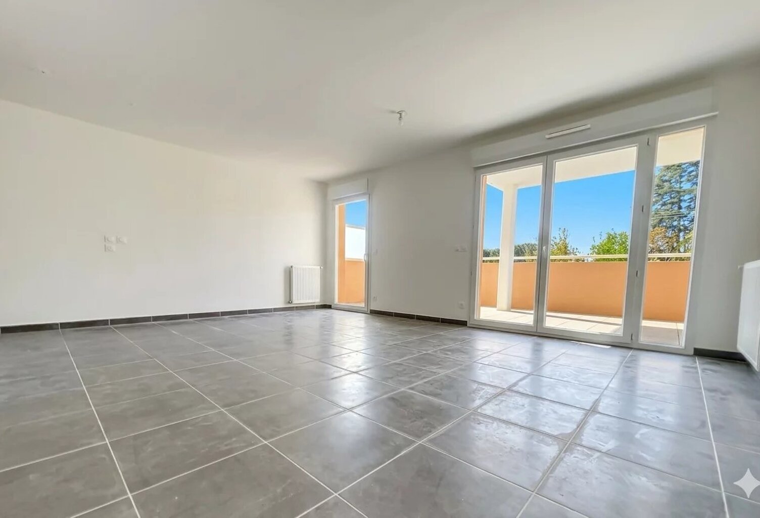 Orange, appartement T3 (2chs) 61m2 av.ascenseur et terrasse de 25m2, stationnement en sus — photo 1