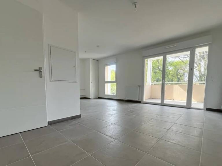 Orange, studio 30m2 av. terrrasse 5,92m2, 2ème étage av. ascenseur, Sud Ouest, stationnement en sus — photo 1