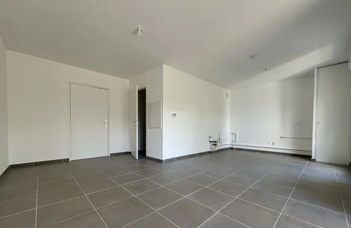 Orange, studio 30m2 av. terrrasse 5,92m2, 2ème étage av. ascenseur, Sud Ouest, stationnement en sus — photo 2