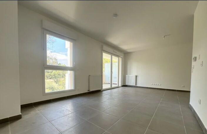 Orange, studio 30m2 av. terrrasse 5,92m2, 2ème étage av. ascenseur, Sud Ouest, stationnement en sus — photo 3