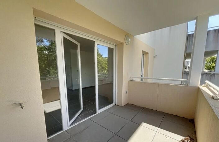 Orange, studio 30m2 av. terrrasse 5,92m2, 2ème étage av. ascenseur, Sud Ouest, stationnement en sus — photo 4