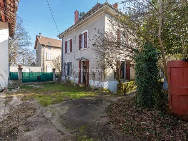 Maison à rénover - Centre Corbelin — photo du bien