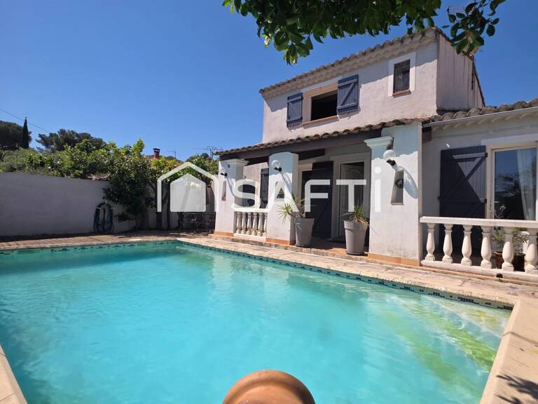 Belle Maison au style provençal, d'une superficie de 93 m2 avec 3 chambres, idéale pour accueillir une famille, offrant deux terrasses,  une belle piscine, un garage, dans un quartier calme et sécure de Saint Mitre les Remparts — photo 1