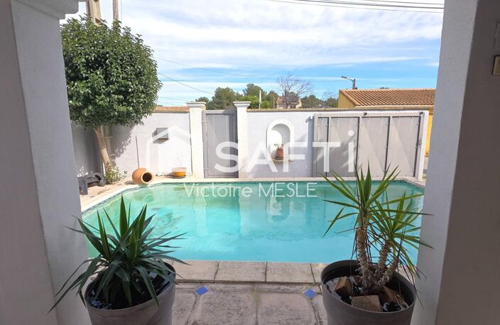 Belle Maison au style provençal, d'une superficie de 93 m2 avec 3 chambres, idéale pour accueillir une famille, offrant deux terrasses,  une belle piscine, un garage, dans un quartier calme et sécure de Saint Mitre les Remparts — photo 3