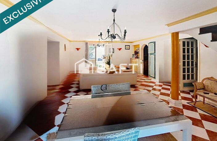 Belle Maison au style provençal, d'une superficie de 93 m2 avec 3 chambres, idéale pour accueillir une famille, offrant deux terrasses,  une belle piscine, un garage, dans un quartier calme et sécure de Saint Mitre les Remparts — photo 4