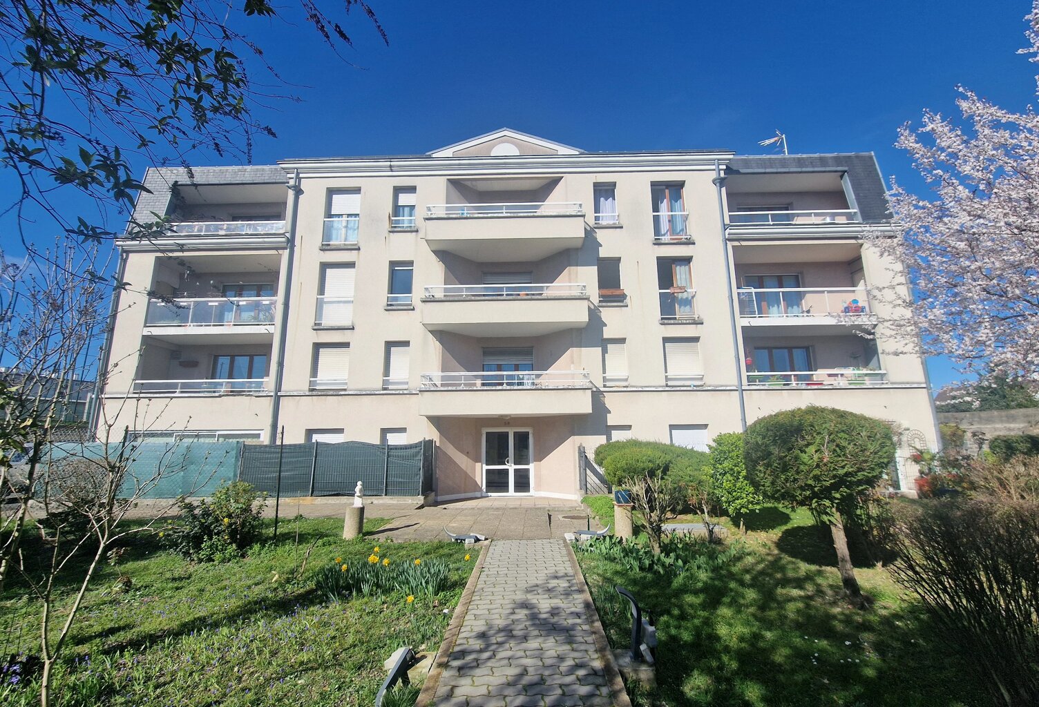 CHARMANT 2 PIÈCES AVEC TERRASSE À NOISY-LE-SEC — photo 1