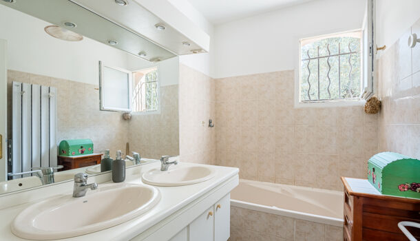 Villa / Maison 5 pièces  à vendre Destrousse (La) 13112