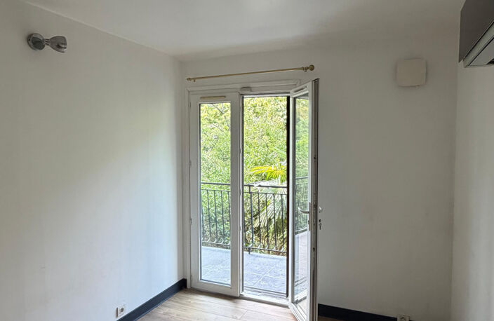APPARTEMENT + TERRASSE 3 PIÈCES à ROQUEBRUNE CAP MARTIN — photo 3