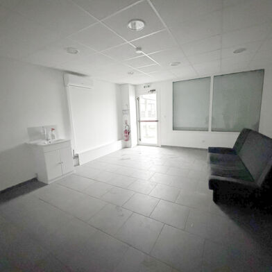 Commerce 2 pièces 824 €