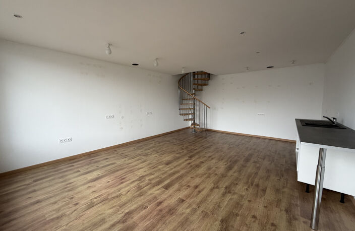 Local 65m2 en duplex - 2 pièces - Fonsorbes — photo 4