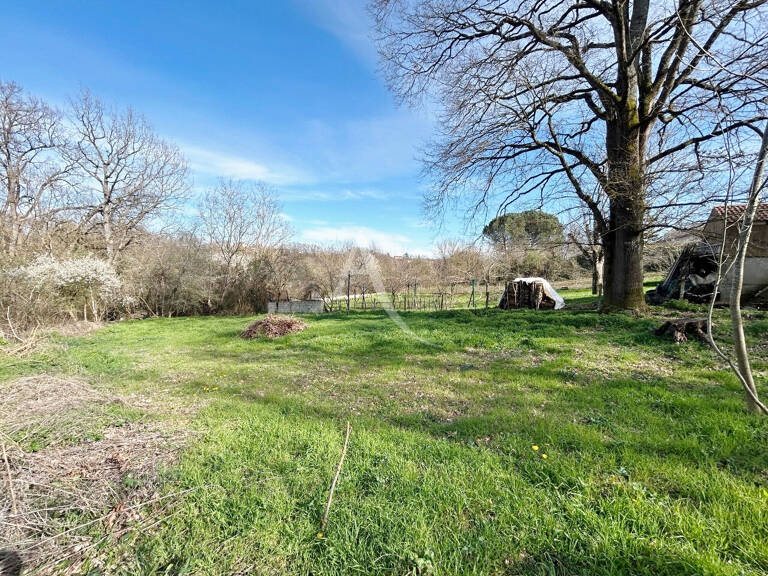 Terrain Daux 1822 m²  au calme en bordure de bois — photo 1