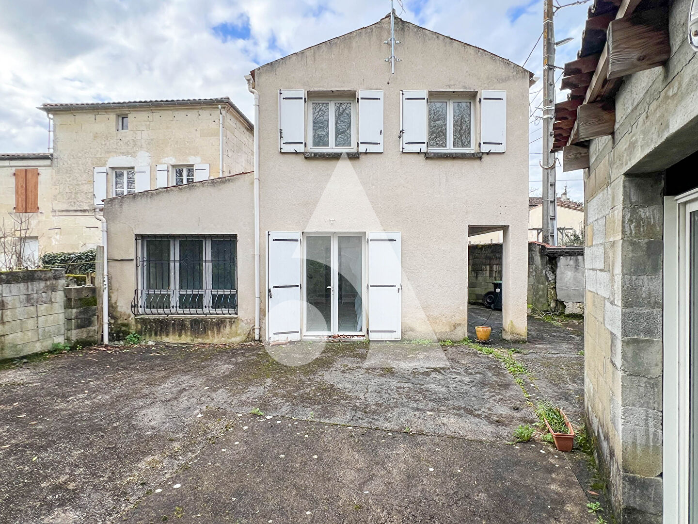 Villa / Maison  T5 à vendre Saintes 17100