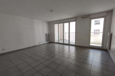 Appartement 3 pièces 921 €