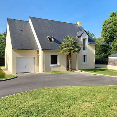 Maison 6 pièces 1350 €