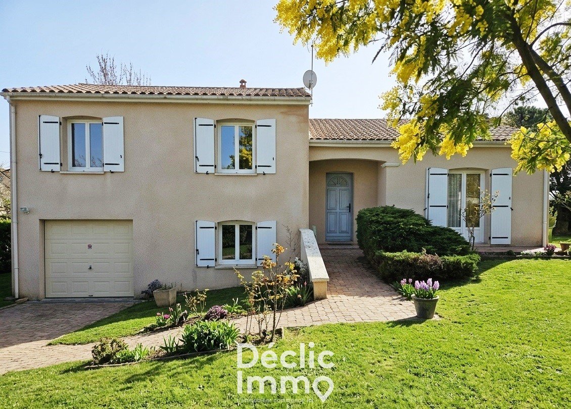 Villa / Maison  T5 à vendre Saint-Yrieix-sur-Charente 16710