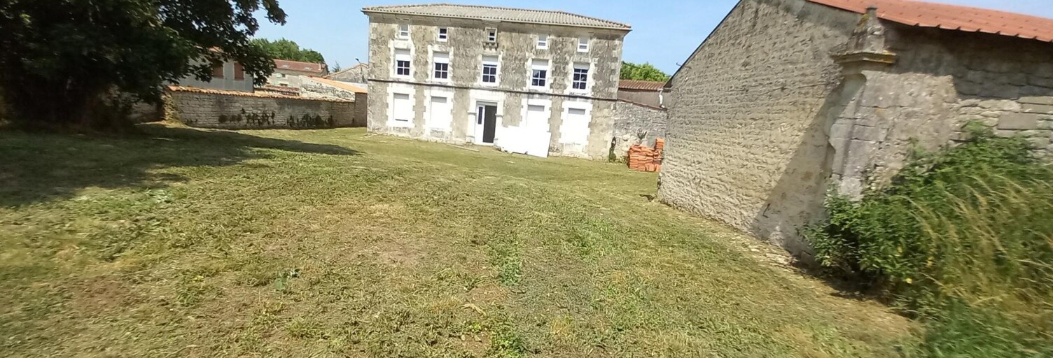 Maison 9 Pièces 235 m² à vendre à Val-d'Auge (16170)