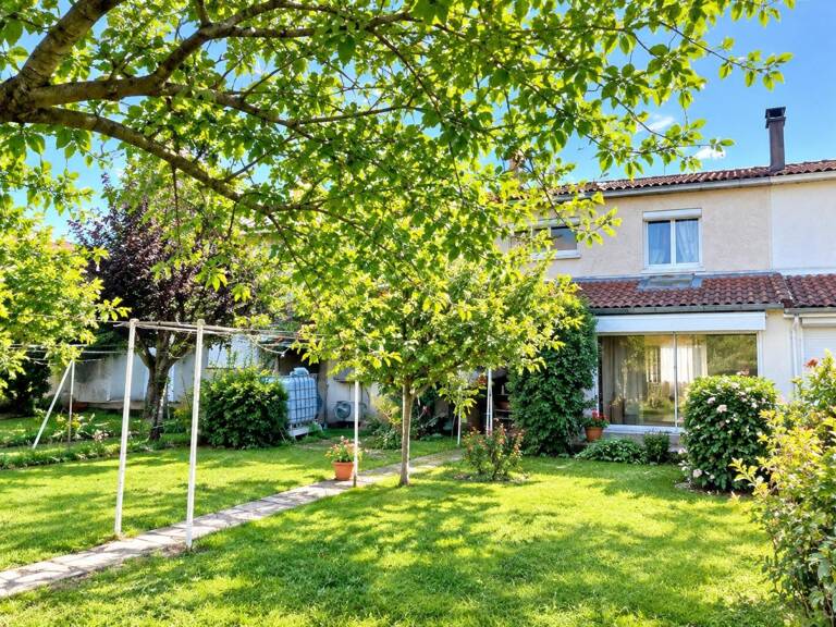 Maison de ville avec garage et jardin attenant — photo 1