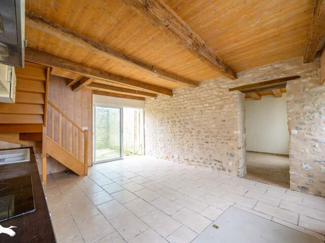 Maison en pierre de 3 pièces principales — photo du bien
