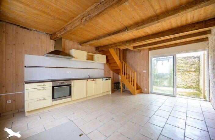Maison en pierre de 3 pièces principales — photo 2