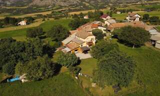 Maison 9 Pièces 280 m² à vendre à Bellaffaire (04250)