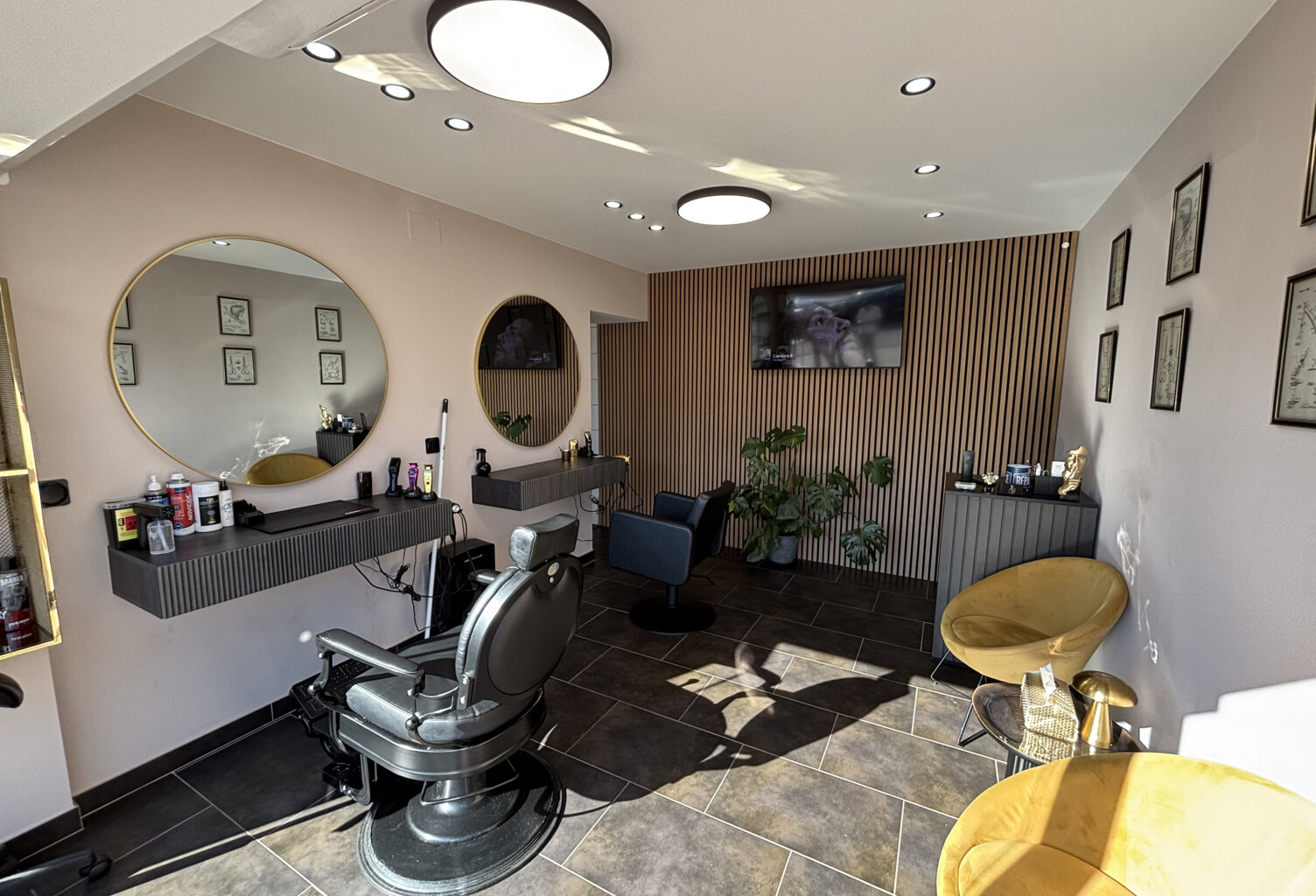 vends fonds de commerce de salon de coiffure à Malling — photo 1