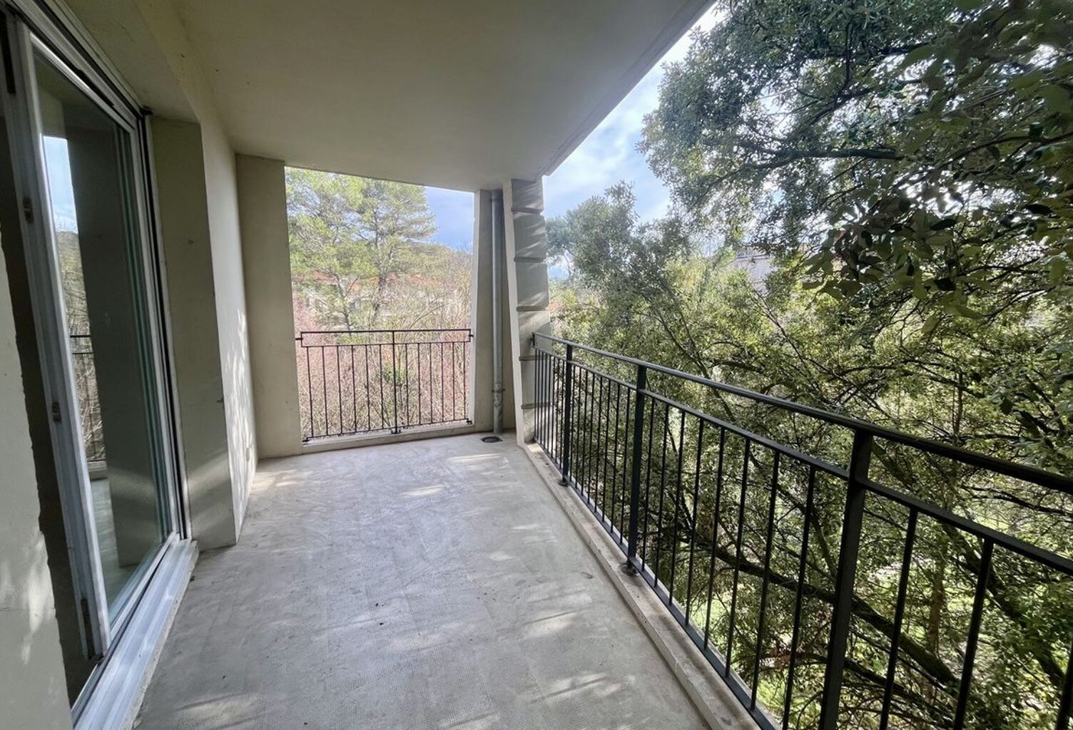 PERLE RARE - SPACIEUX T4 DE 93.3 M² RESIDENCE LE SENEQUE AIX-EN-PROVENCE — photo 1