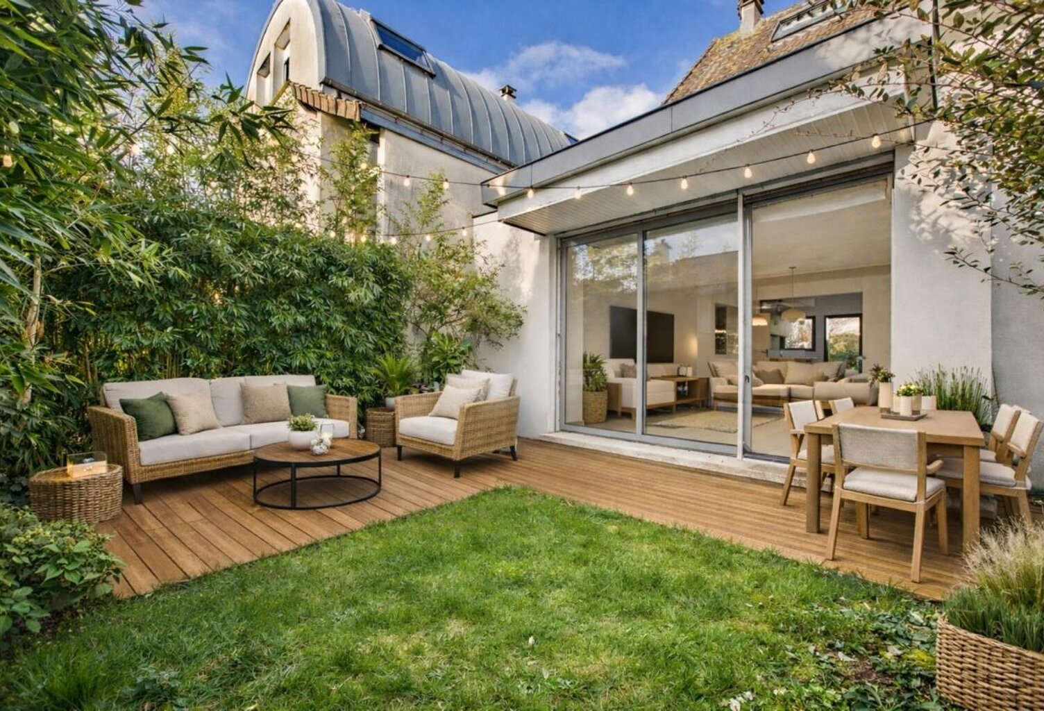 - 78220 VIROFLAY - MAISON FAMILIALE AVEC EXTENSION 140m2 - 3 NIVEAUX - 4 à 5 CHAMBRES - SOUS SOL - BAIGNE DE LUMIERE - GARAGE - ESPACES EXTERIEURS - BEAUX VOLUMES - PROCHE GARES — photo 1