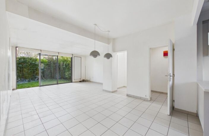 - 78220 VIROFLAY - MAISON FAMILIALE AVEC EXTENSION 140m2 - 3 NIVEAUX - 4 à 5 CHAMBRES - SOUS SOL - BAIGNE DE LUMIERE - GARAGE - ESPACES EXTERIEURS - BEAUX VOLUMES - PROCHE GARES — photo 3
