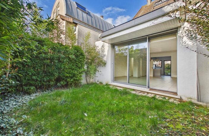 - 78220 VIROFLAY - MAISON FAMILIALE AVEC EXTENSION 140m2 - 3 NIVEAUX - 4 à 5 CHAMBRES - SOUS SOL - BAIGNE DE LUMIERE - GARAGE - ESPACES EXTERIEURS - BEAUX VOLUMES - PROCHE GARES — photo 5