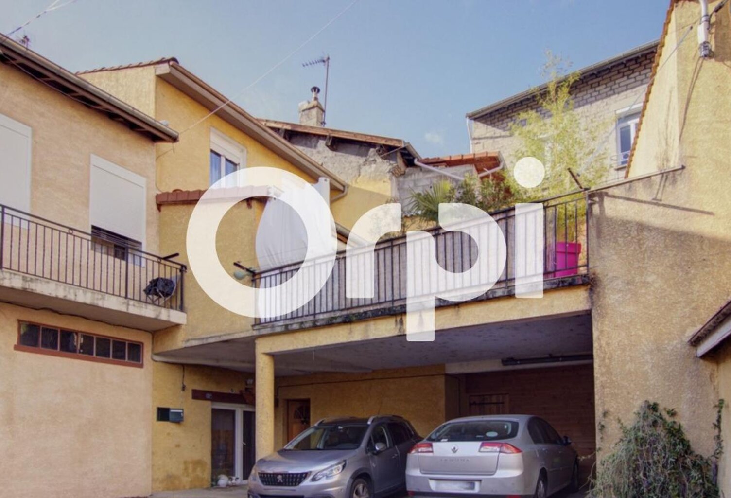 EXCLUSIVITÉ – Maison de charme en bout d’impasse avec grande terrasse et fort potentiel – Rive-de-Gier — photo 1